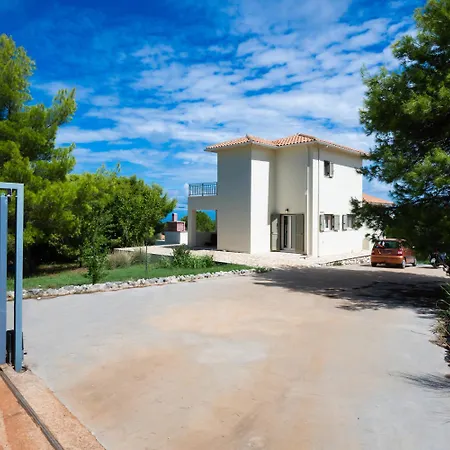 Eudora Villa